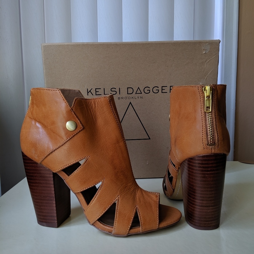 Women's shoes